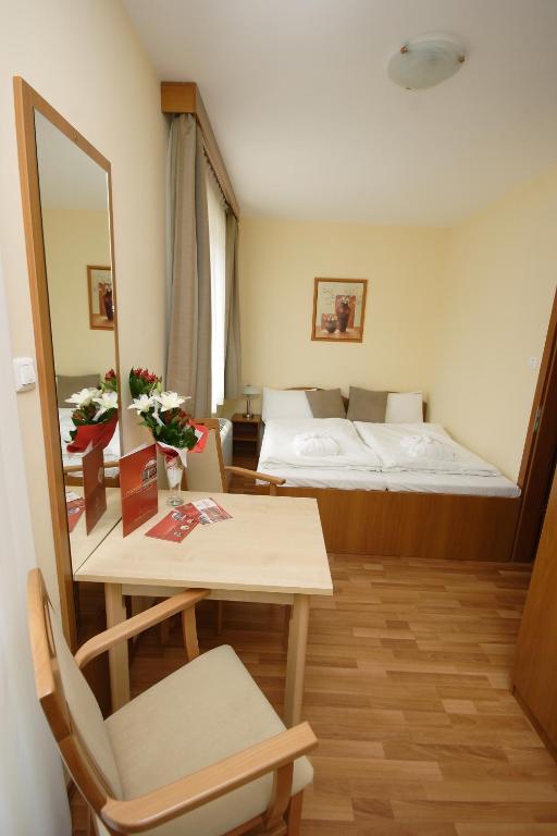 Panorama Wellness Apartman Hotel Hajdúszoboszló Rum bild
