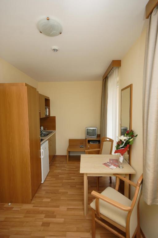 Panorama Wellness Apartman Hotel Hajdúszoboszló Rum bild