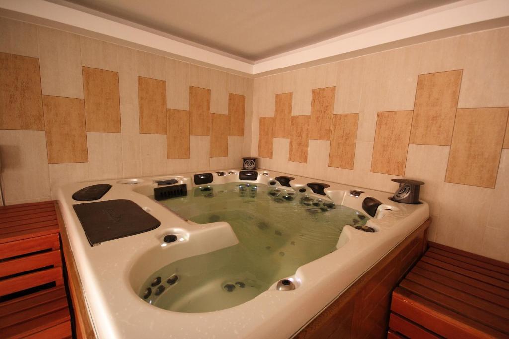 Panorama Wellness Apartman Hotel Hajdúszoboszló Exteriör bild